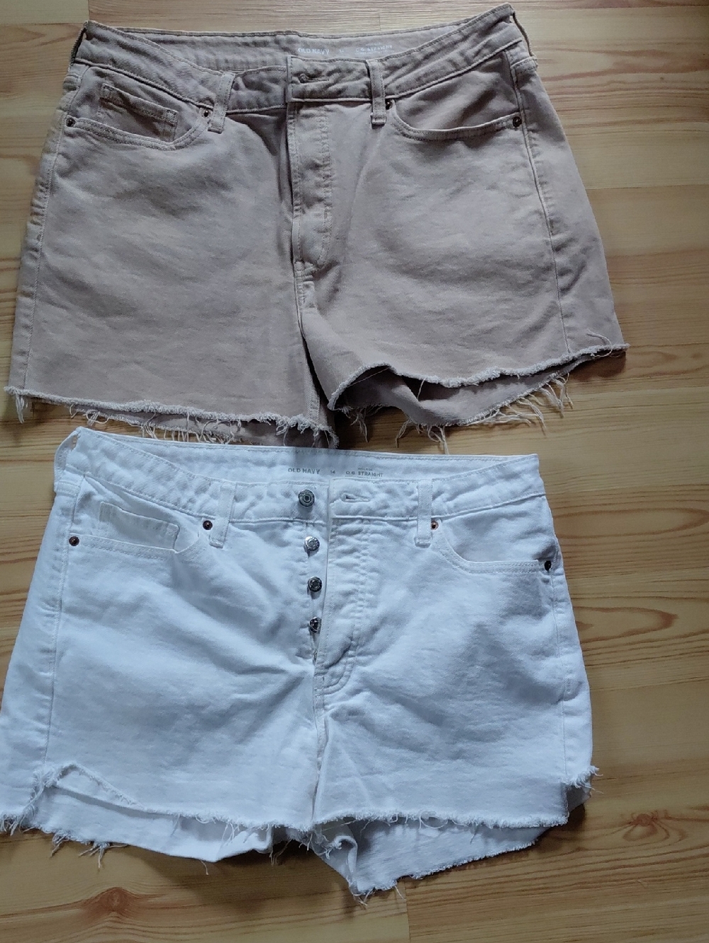 Old Navy OG Straight High-Rise Frayed Hem Denim Shorts - White and Beige